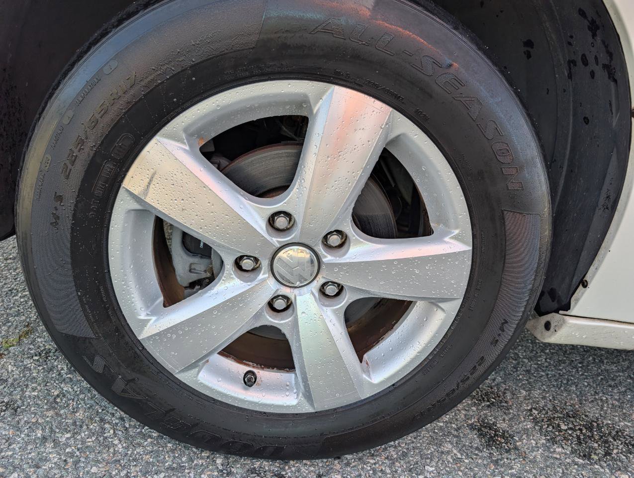 Used 2010 Volkswagen Routan SEL image 3