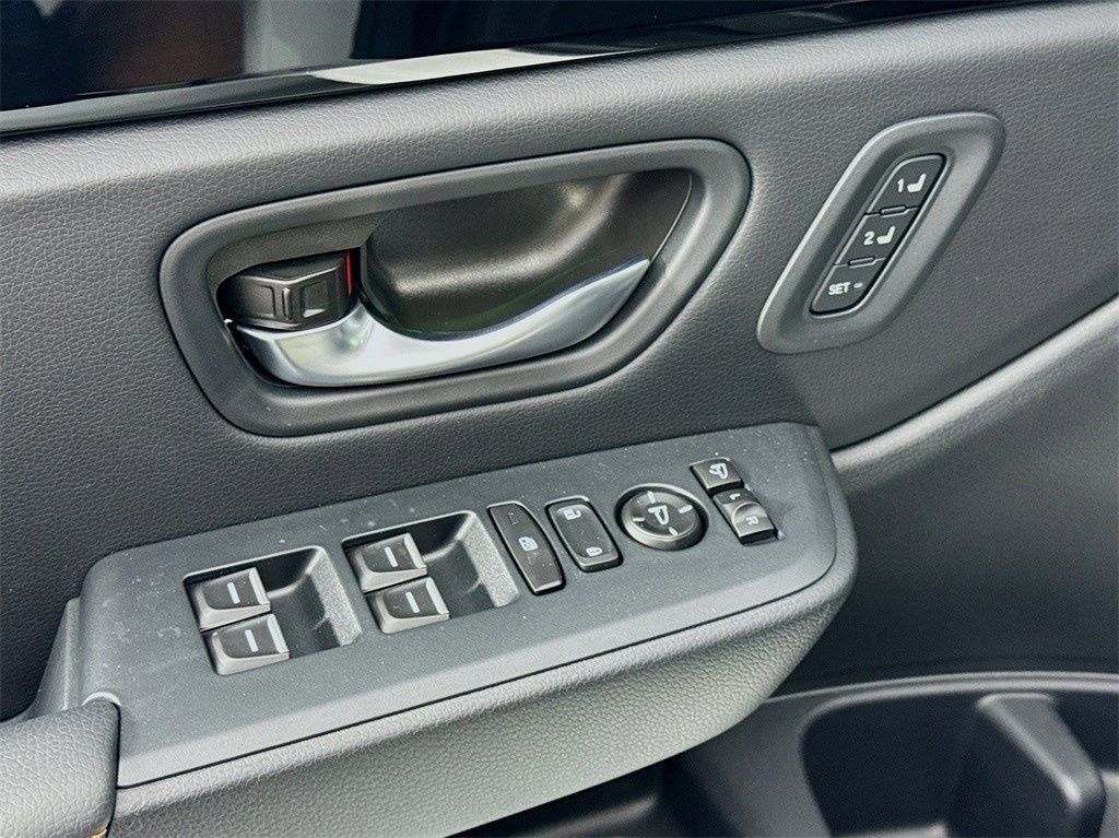 Used 2025 Honda Pilot TrailSport image 22