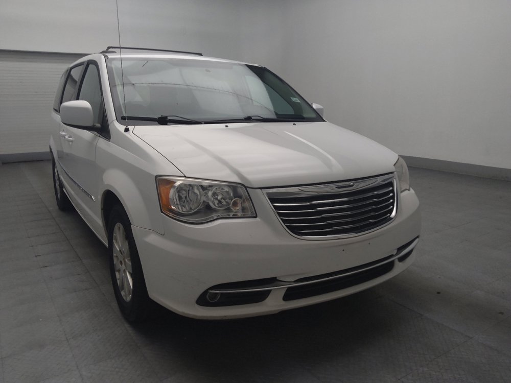 Used 2016 Chrysler Town & Country Touring FWD image 13