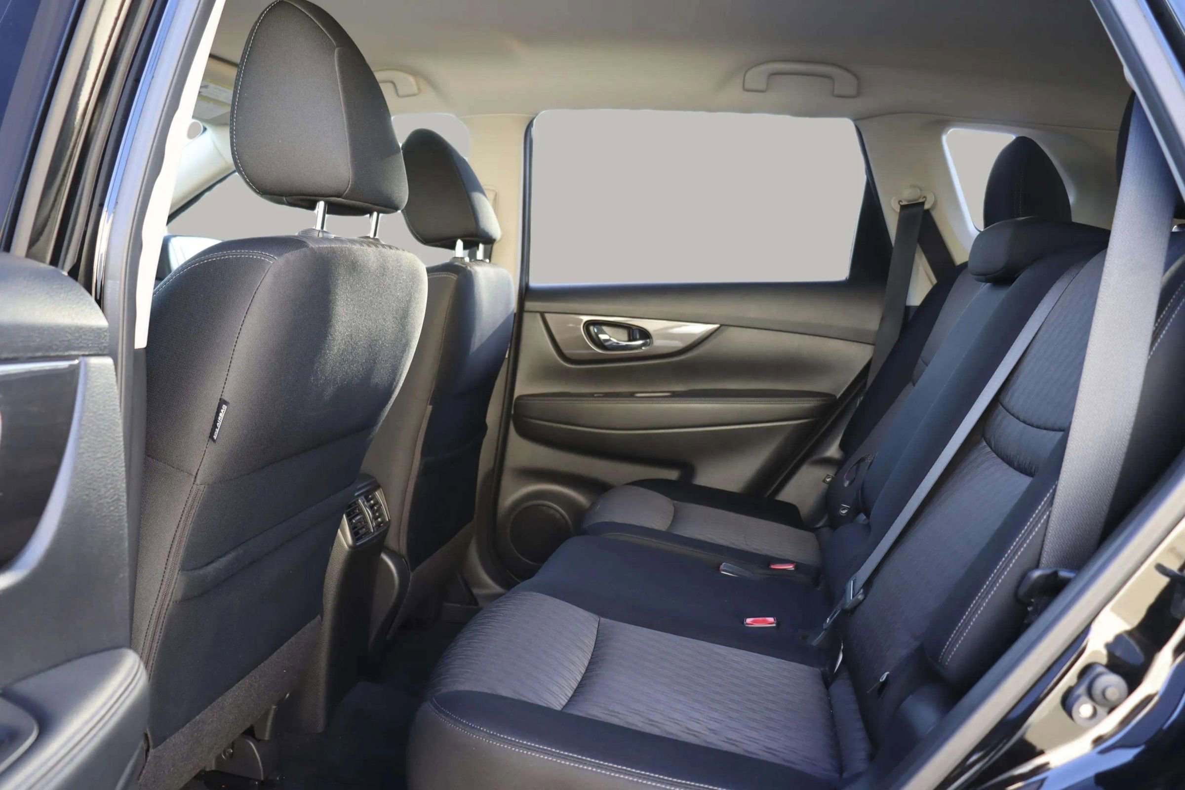 Used 2019 Nissan Rogue SV w/ Premium Package FWD image 27