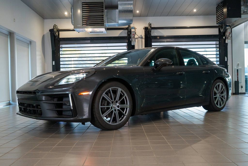 New 2025 Porsche Panamera 4