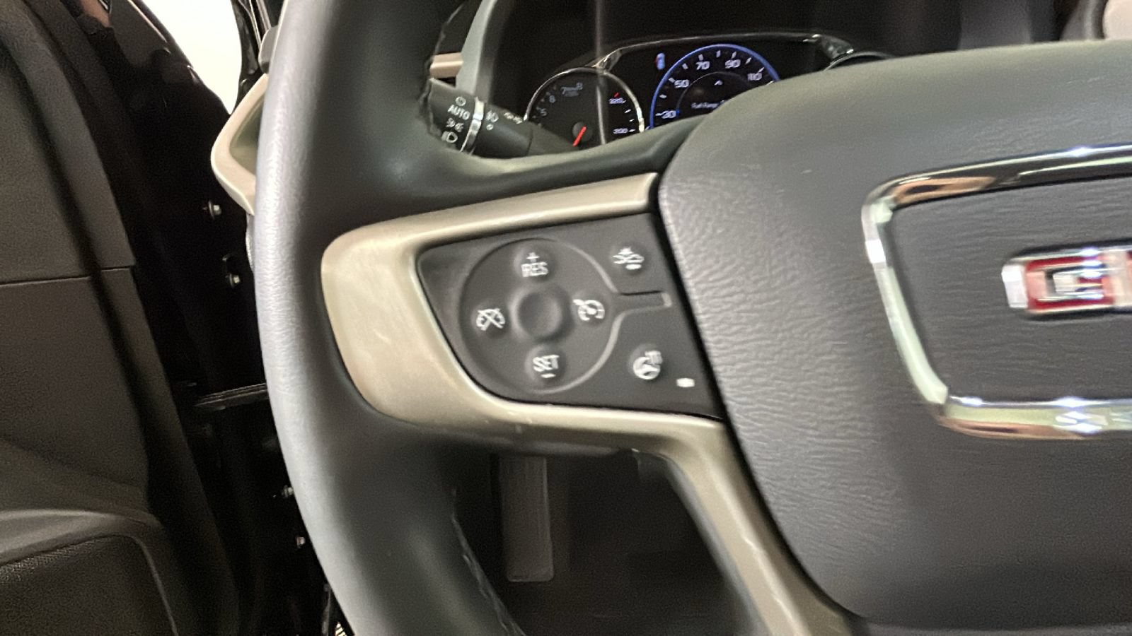 Used 2023 GMC Acadia Denali w/ Black Diamond Edition AWD/4WD image 18