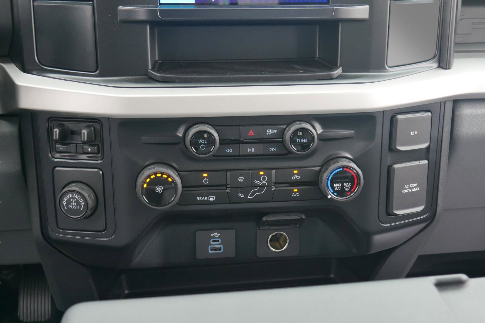 New 2025 Ford F250 XL w/ XL Chrome Package image 38