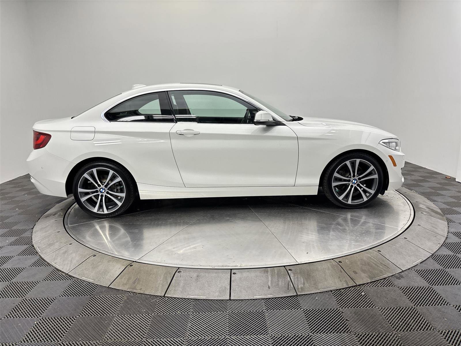 Used 2017 BMW 230i xDrive Coupe AWD/4WD image 17