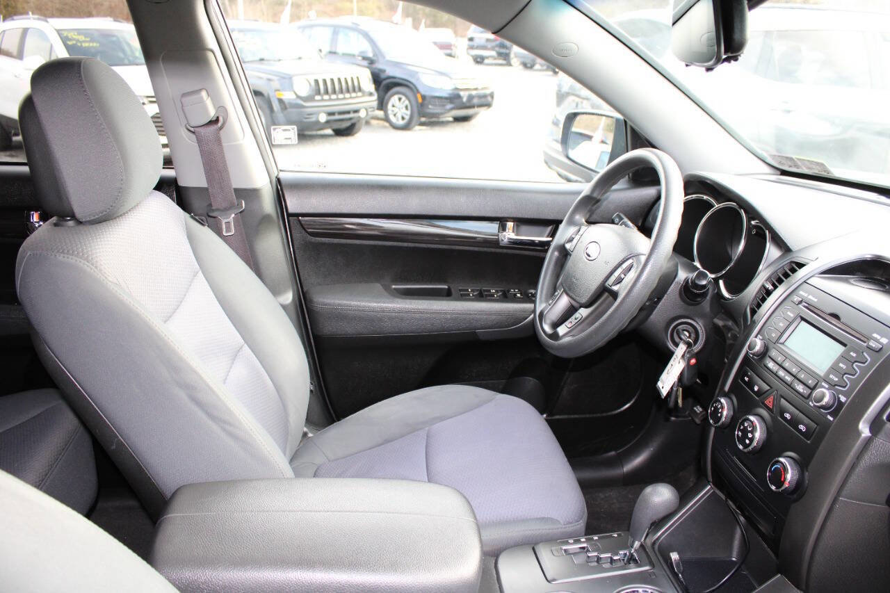 Used 2013 Kia Sorento LX image 11