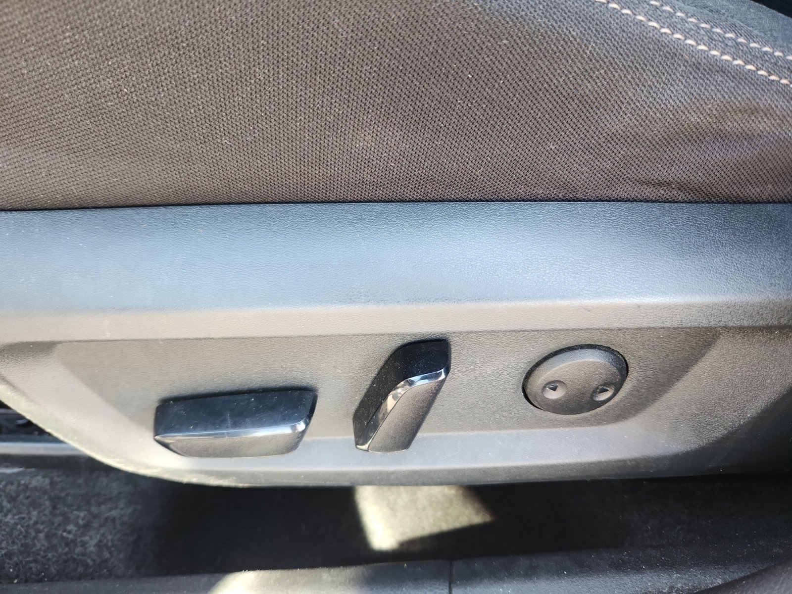 Used 2021 Nissan Rogue SV image 16