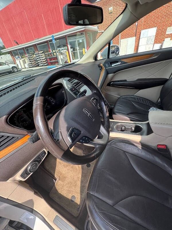 Used 2017 Lincoln MKC Select w/ Select Plus Package FWD image 11