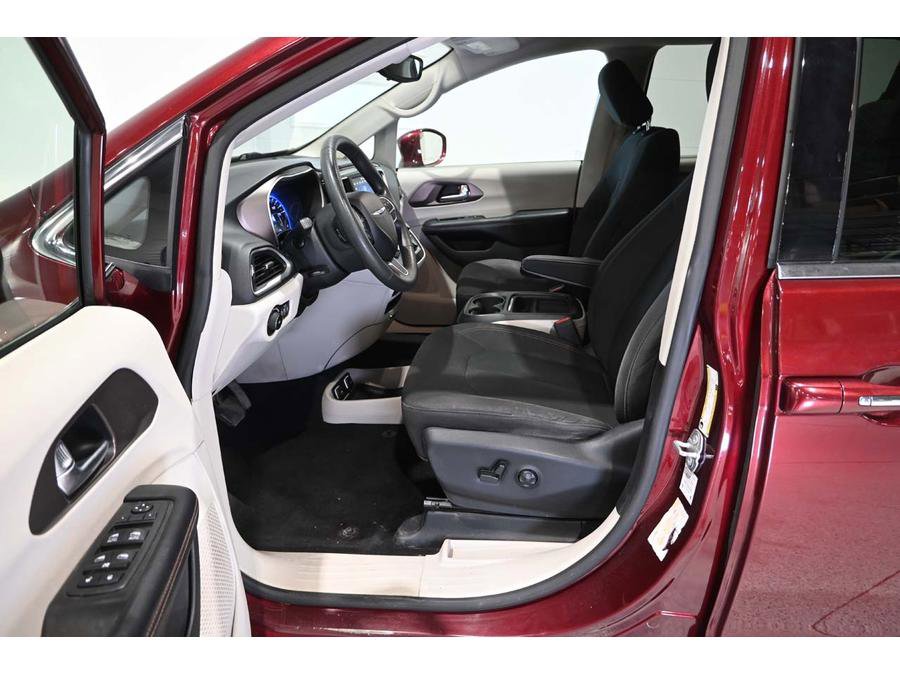 Used 2018 Chrysler Pacifica Touring Plus FWD image 13
