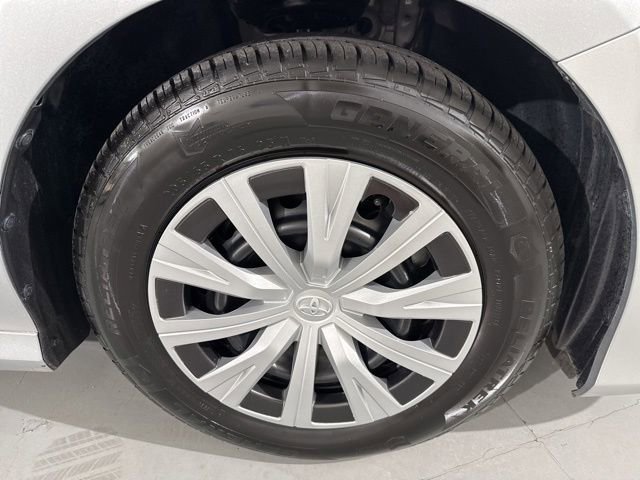 Used 2022 Toyota Camry LE image 14