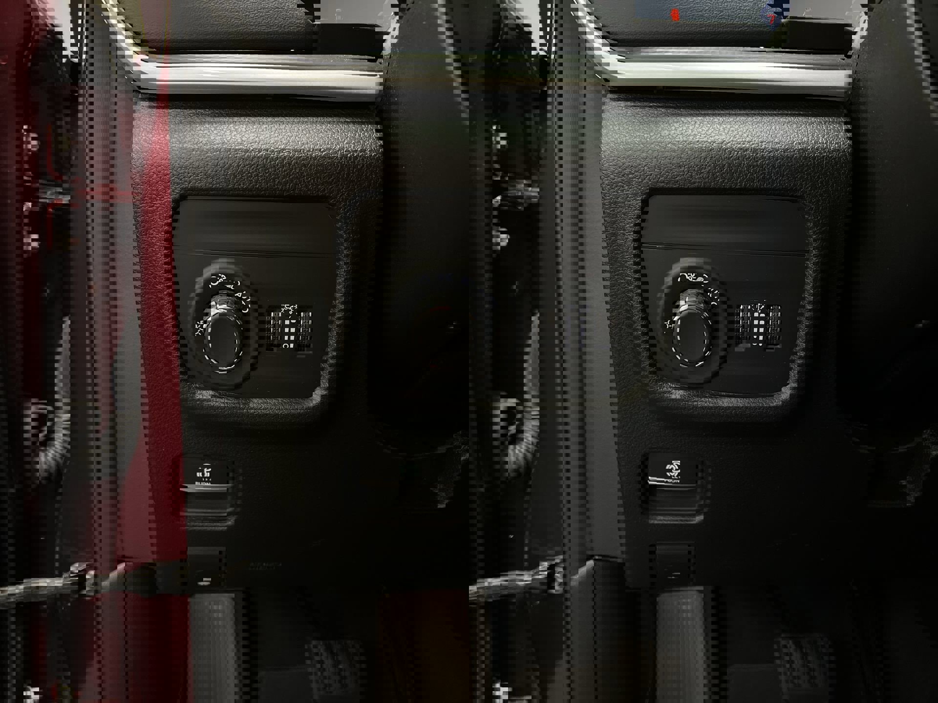 Used 2023 Jeep Grand Cherokee Laredo image 86