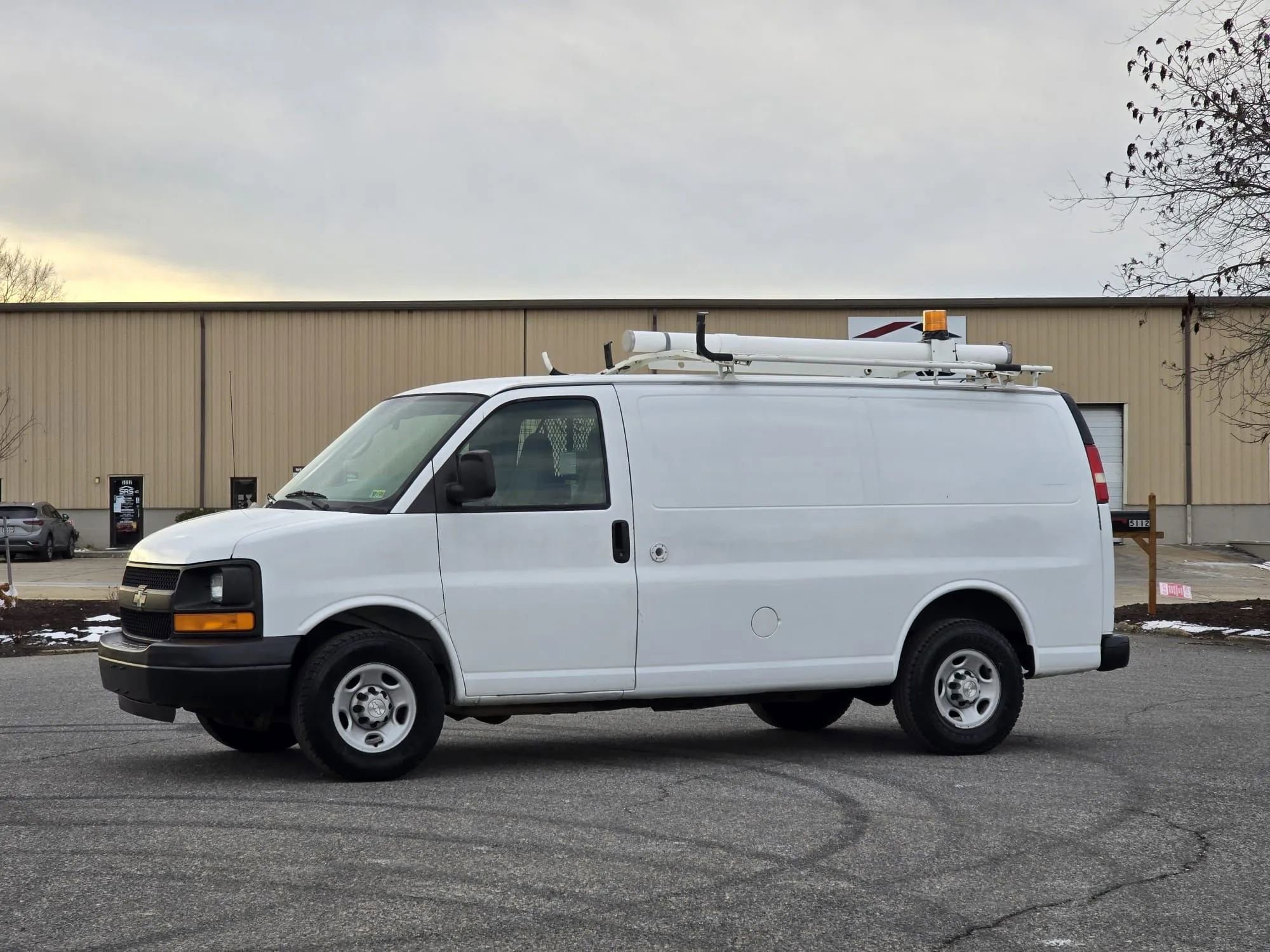 Used 2009 Chevrolet Express 2500 image 17