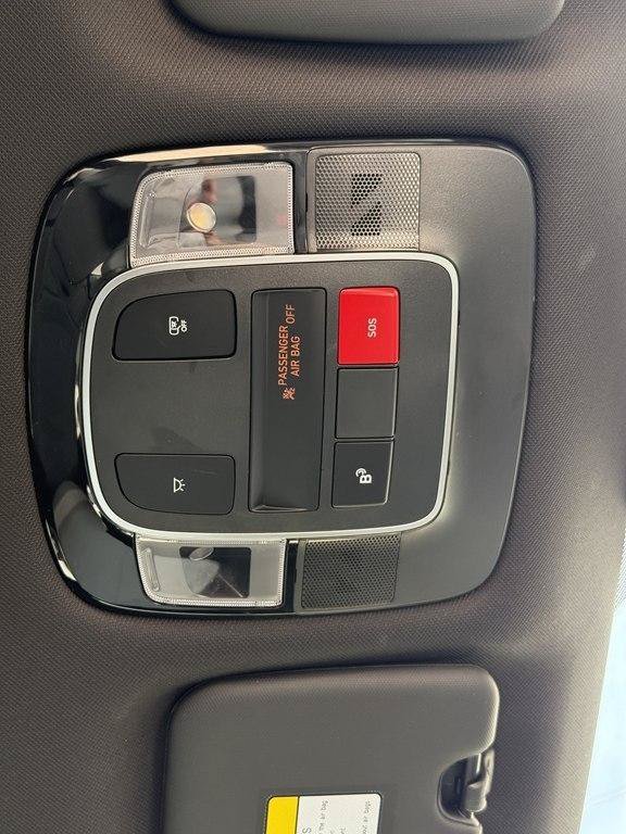 Used 2025 Hyundai Santa Cruz SE FWD image 15