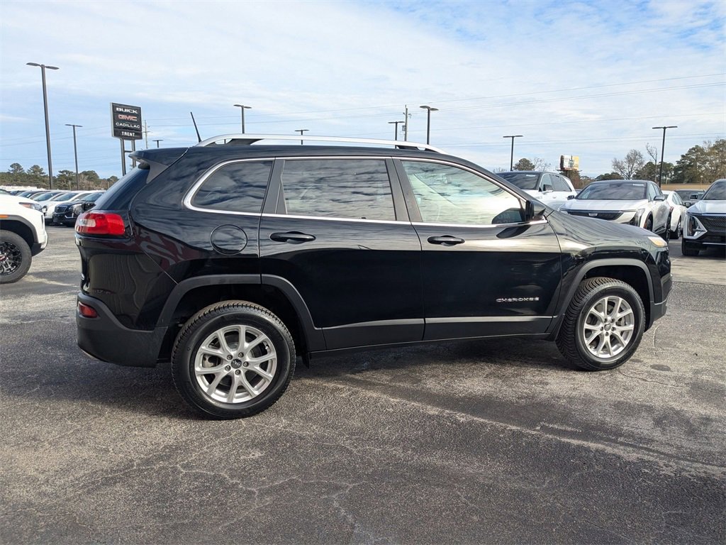 Used 2017 Jeep Cherokee Latitude w/ Safety/Convenience Group image 6