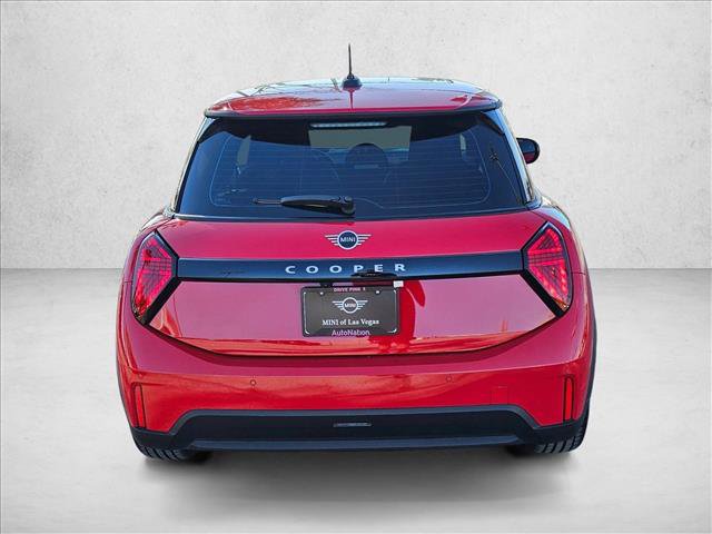 Used 2025 MINI Cooper 2-Door Hardtop image 7