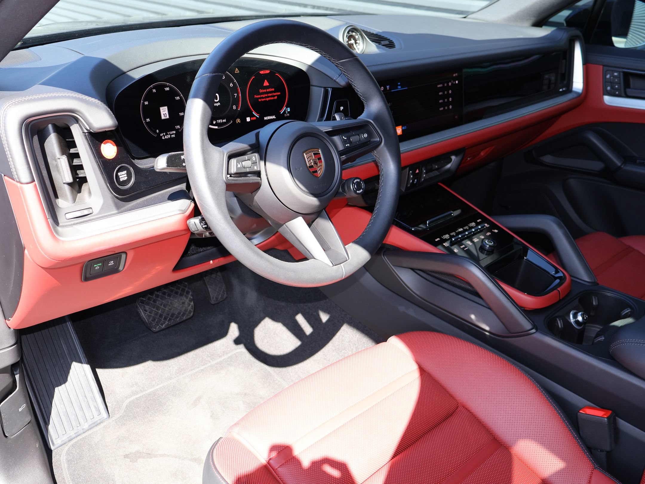 Certified 2026 Porsche Cayenne Coupe AWD/4WD image 4