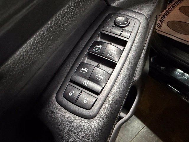 Used 2019 Jeep Grand Cherokee Altitude AWD/4WD image 13