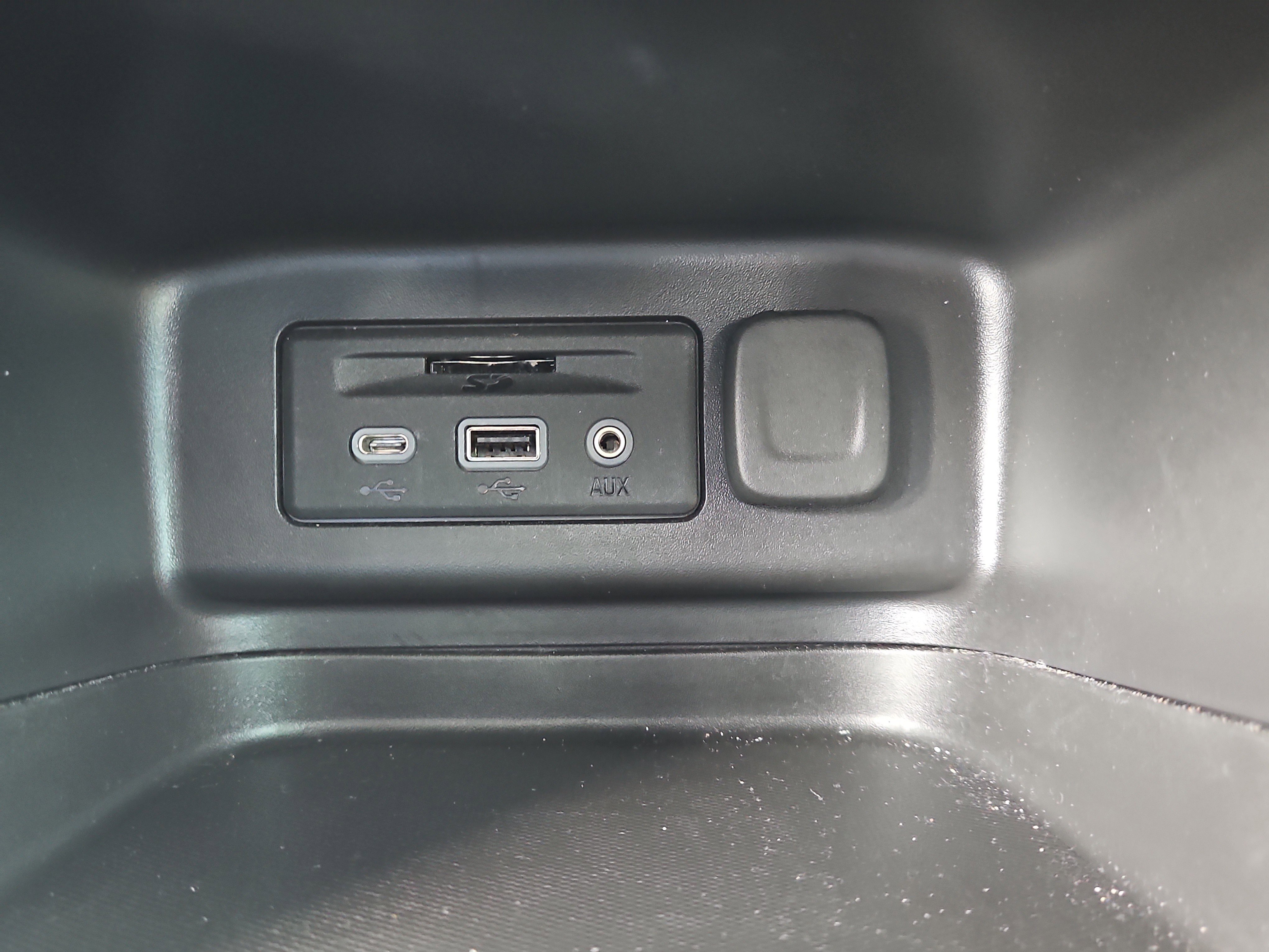 Used 2024 Chevrolet Equinox LT FWD image 29