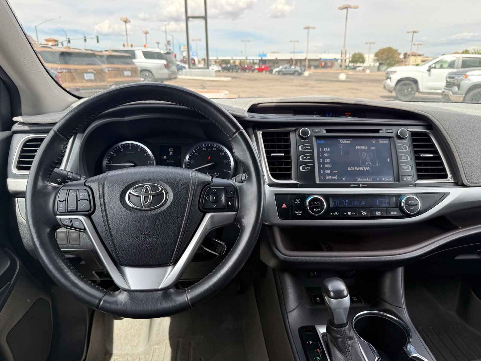 Used 2014 Toyota Highlander XLE AWD/4WD image 17