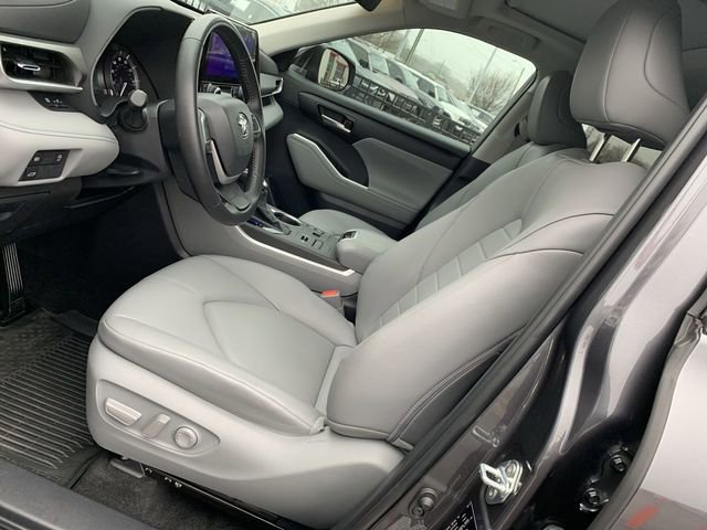 Certified 2024 Toyota Highlander XLE image 18