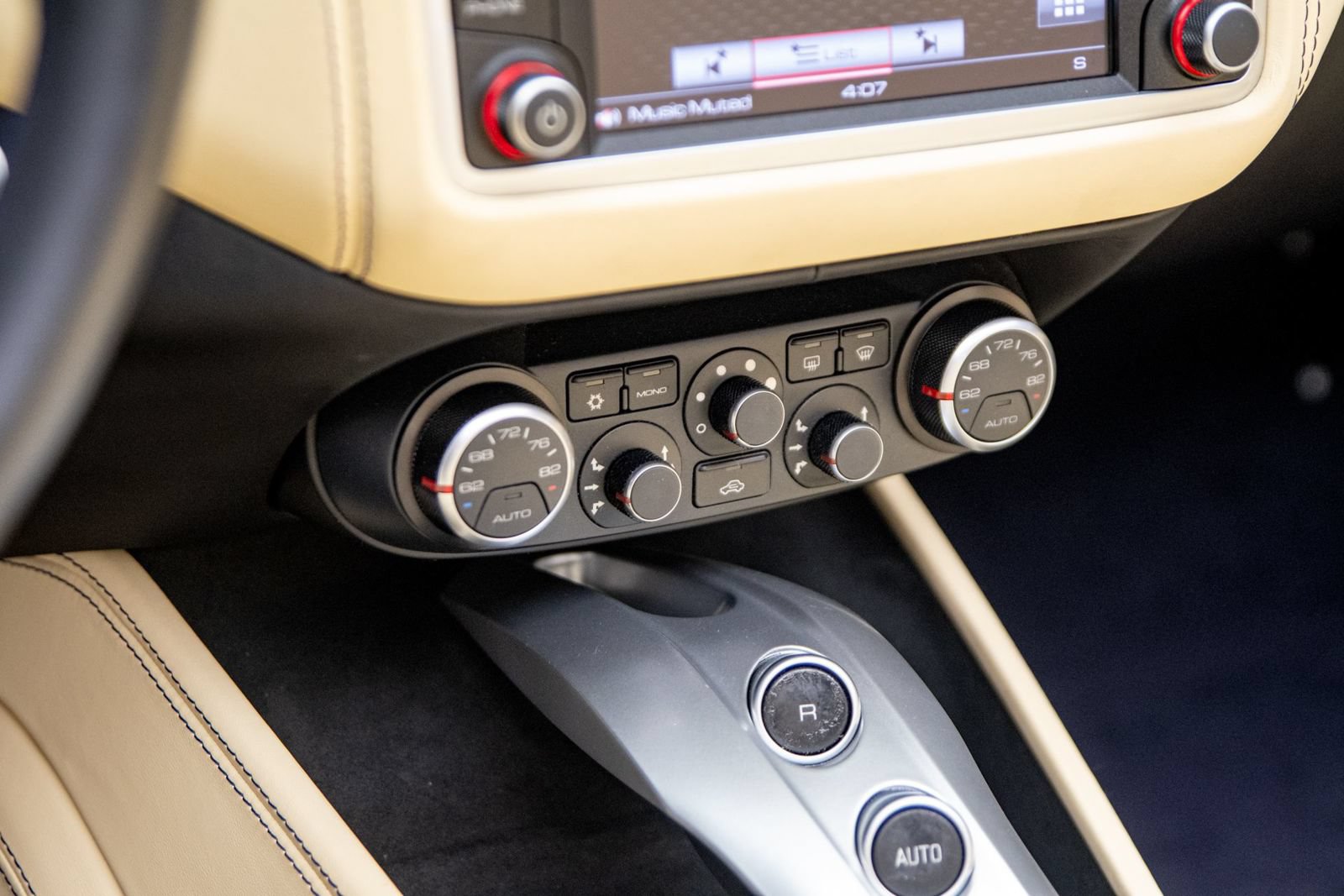 Used 2016 Ferrari California T RWD image 31
