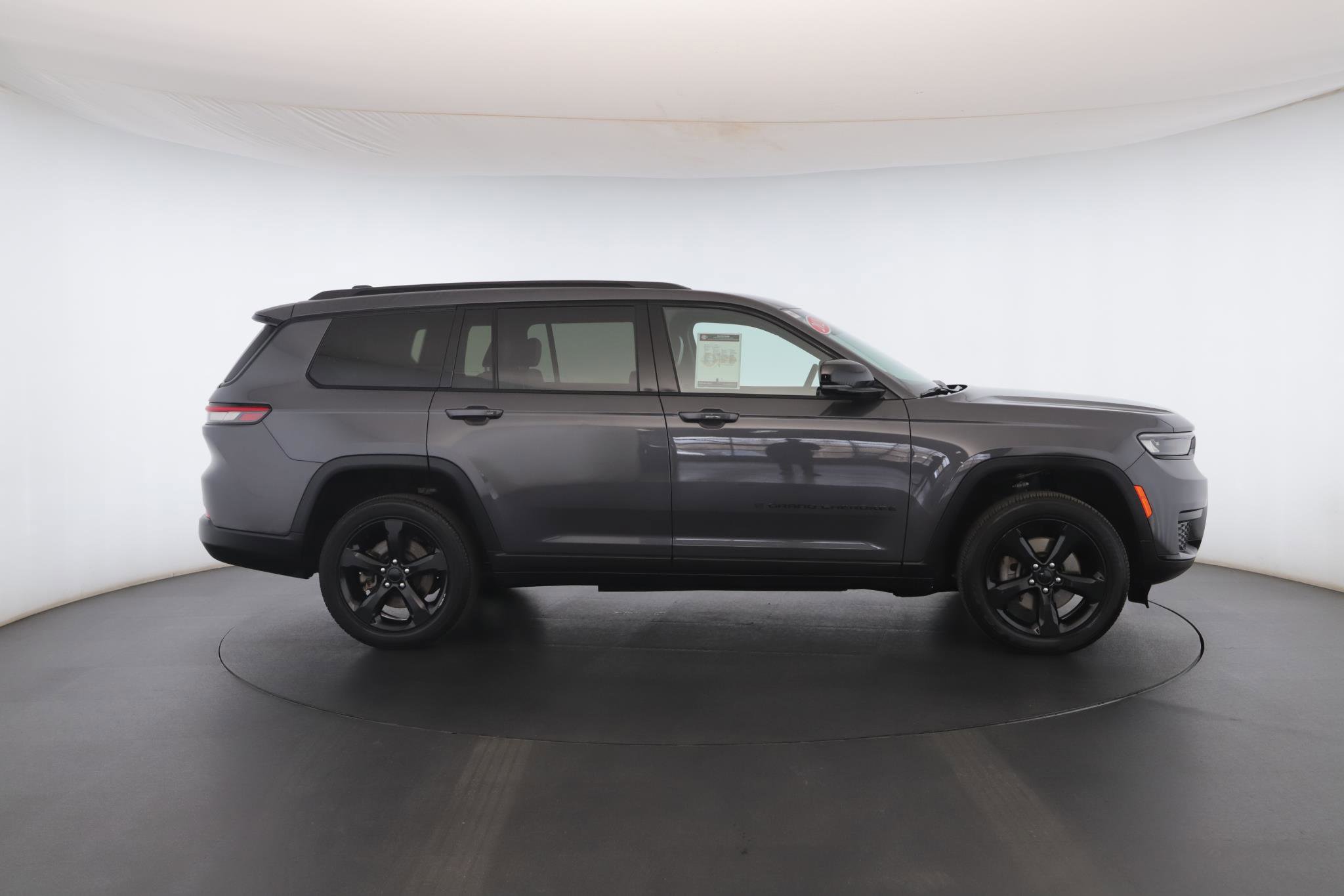 Used 2023 Jeep Grand Cherokee L Laredo image 24