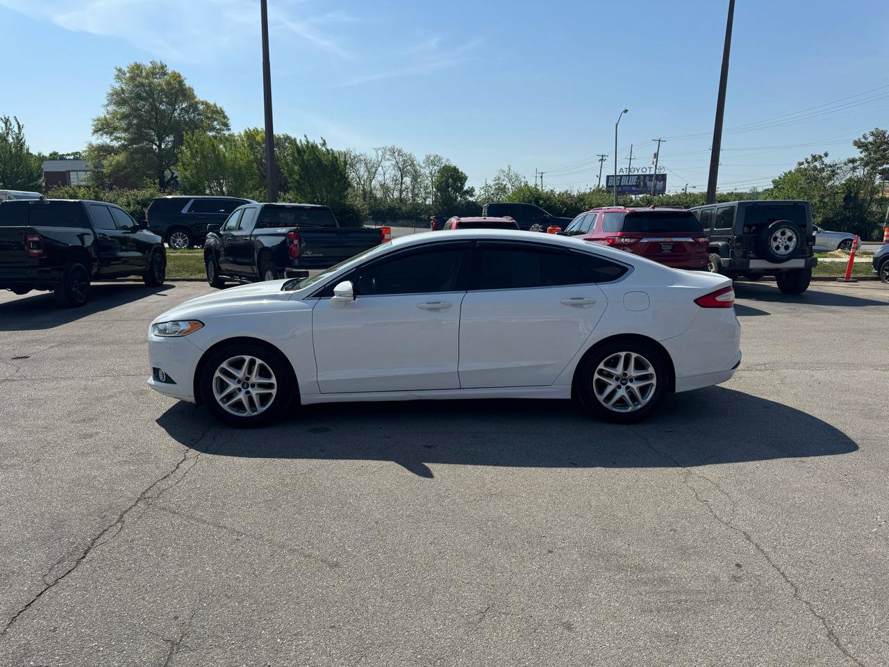 Used 2016 Ford Fusion SE w/ Equipment Group 202A FWD image 6