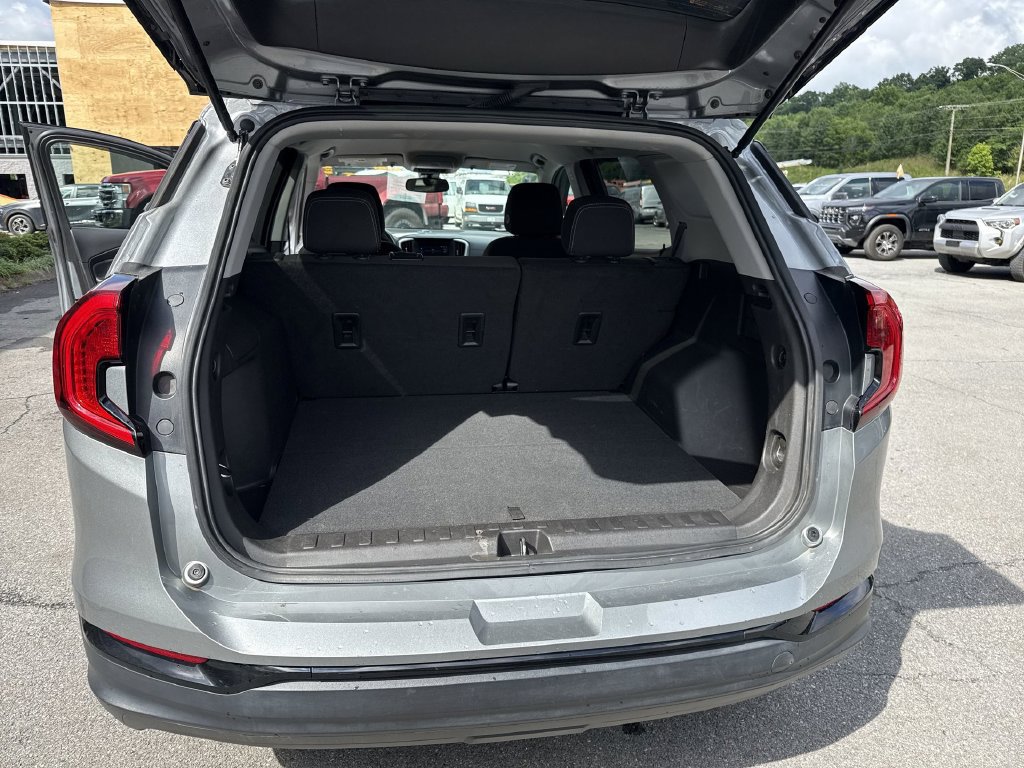 Used 2024 GMC Terrain SLE w/ Driver Convenience Package AWD/4WD image 39