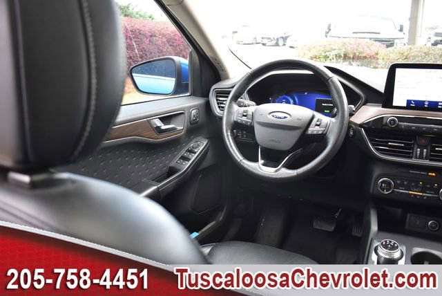 Used 2020 Ford Escape Titanium image 29