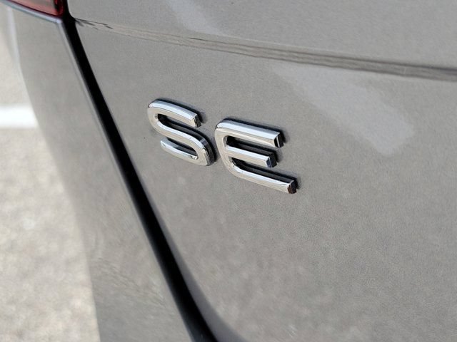 Used 2024 Volkswagen Tiguan SE FWD image 10
