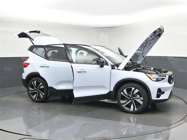 Used 2024 Volvo XC40 B5 Ultimate w/ Protection Package Premier image 52
