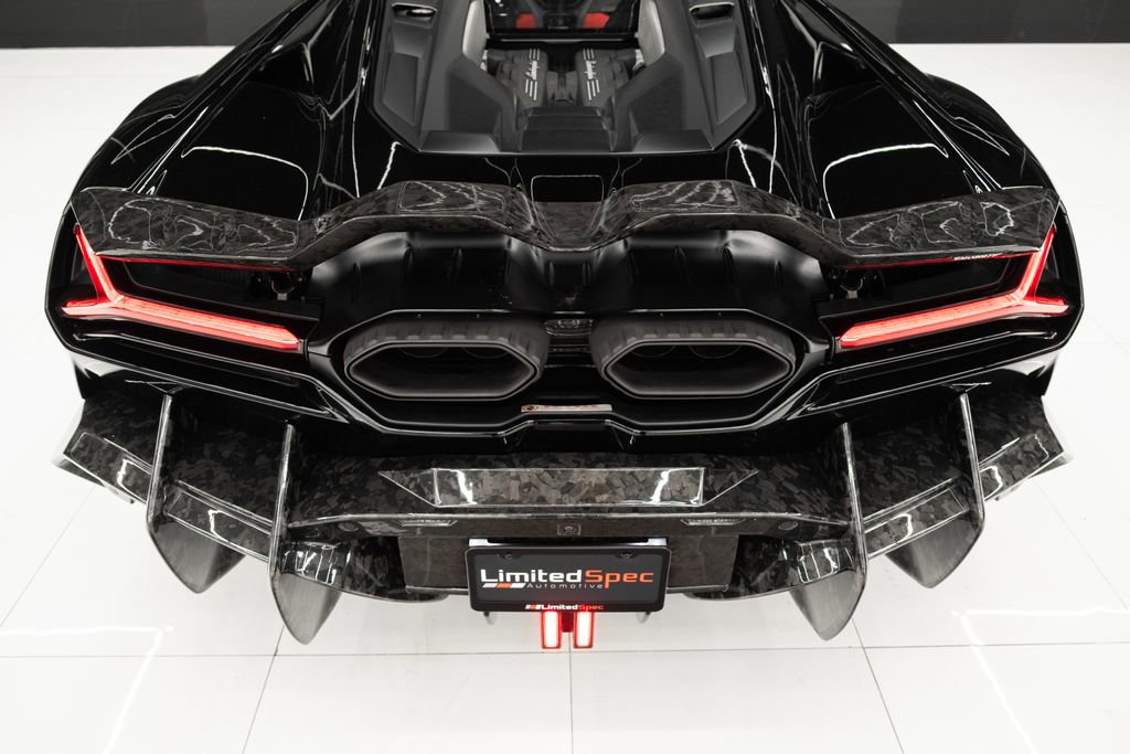 Used 2024 Lamborghini Revuelto image 25