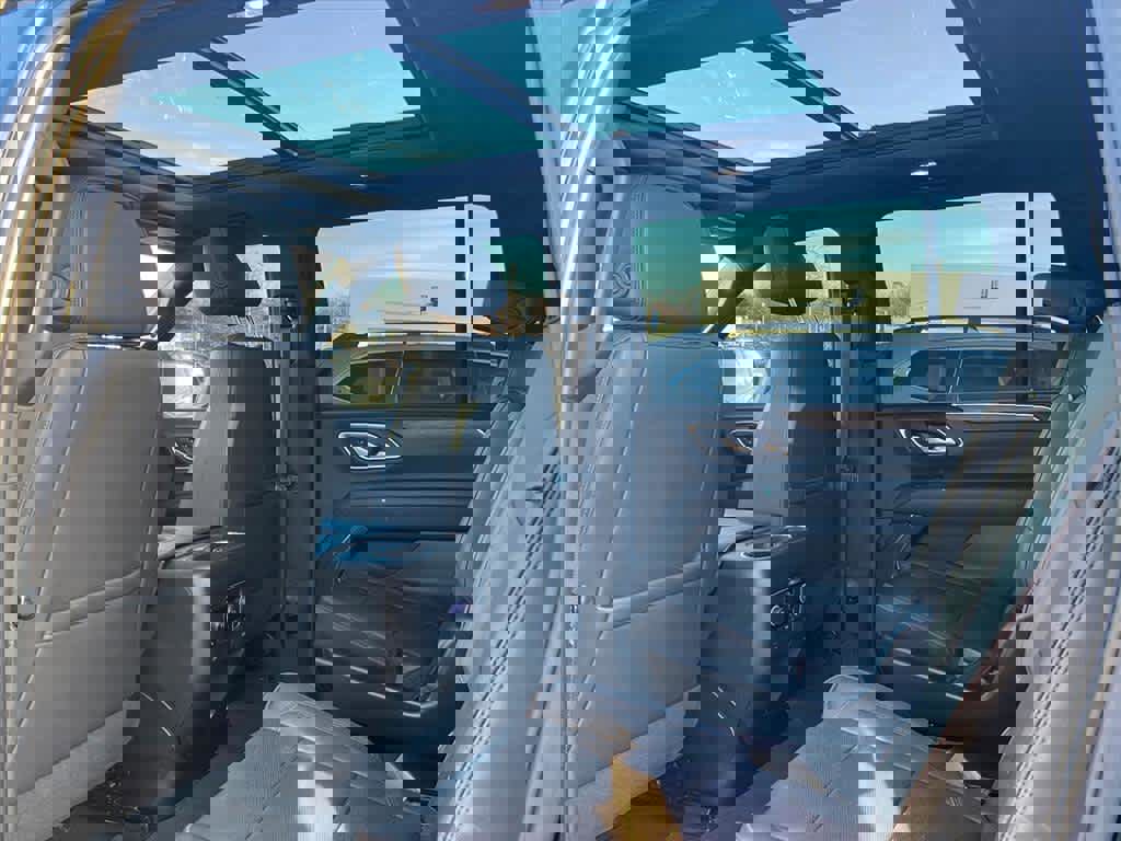 Used 2022 Chevrolet Suburban High Country image 24