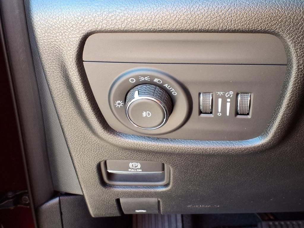 Used 2024 Jeep Grand Cherokee Limited image 22
