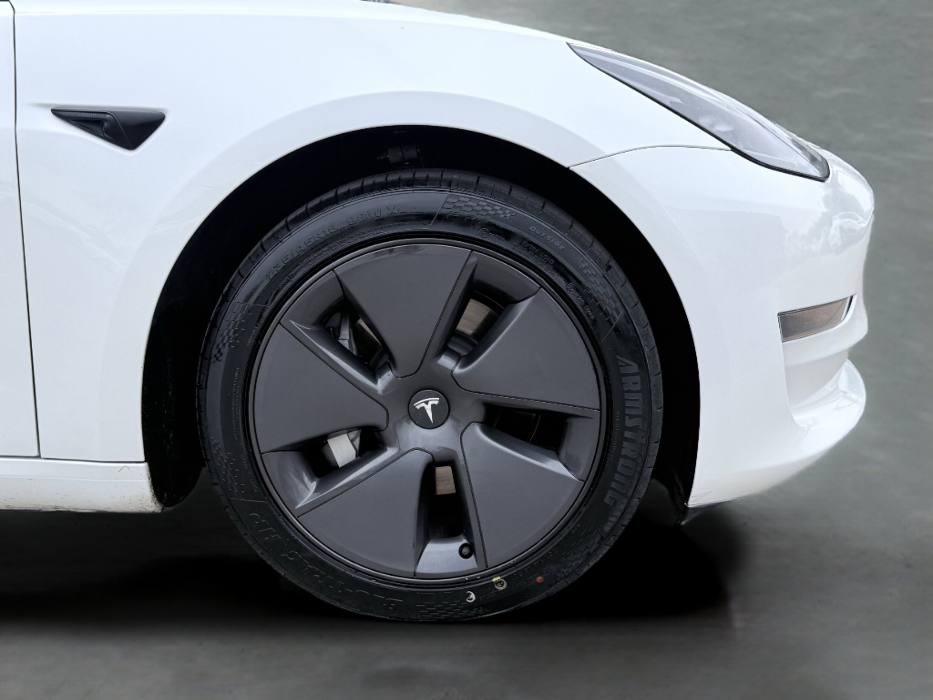 Used 2023 Tesla Model 3 Standard Range image 15