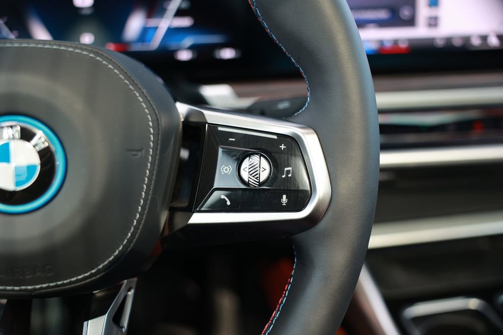 Used 2025 BMW i7 M70 w/ Executive Package image 22
