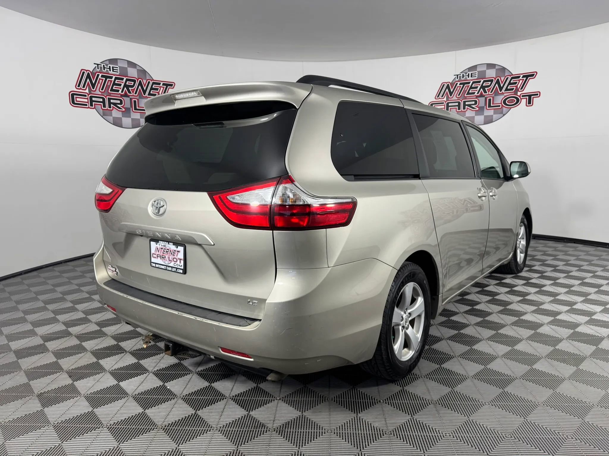 Used 2015 Toyota Sienna LE image 5