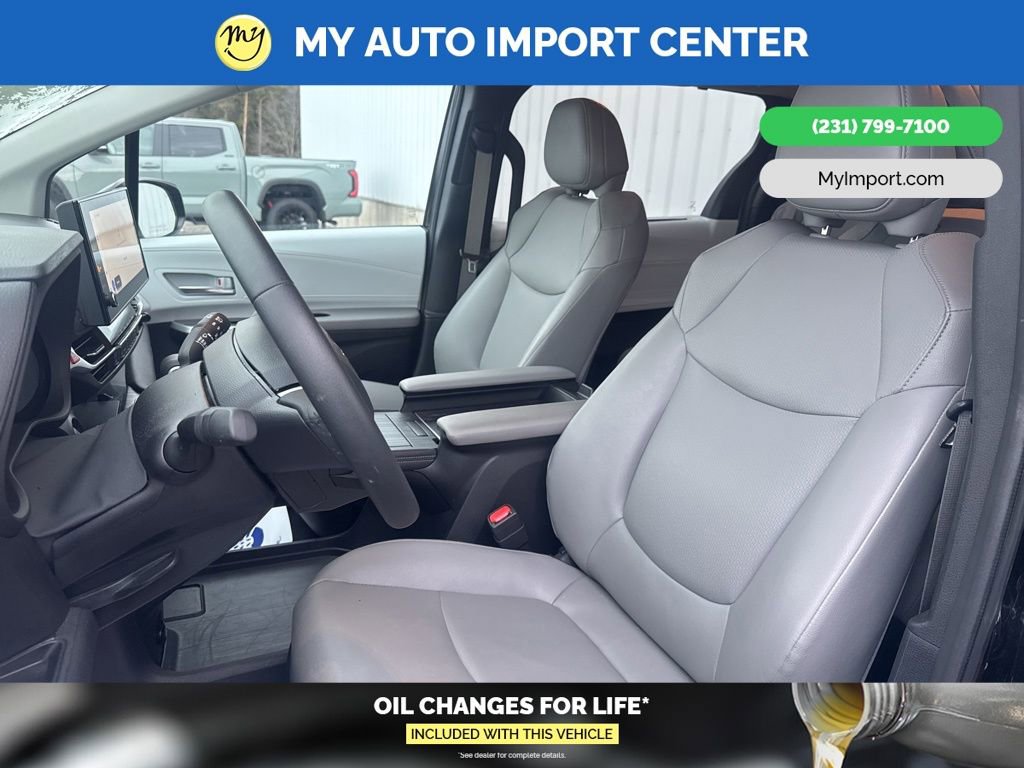 Used 2025 Toyota Sienna XLE image 7