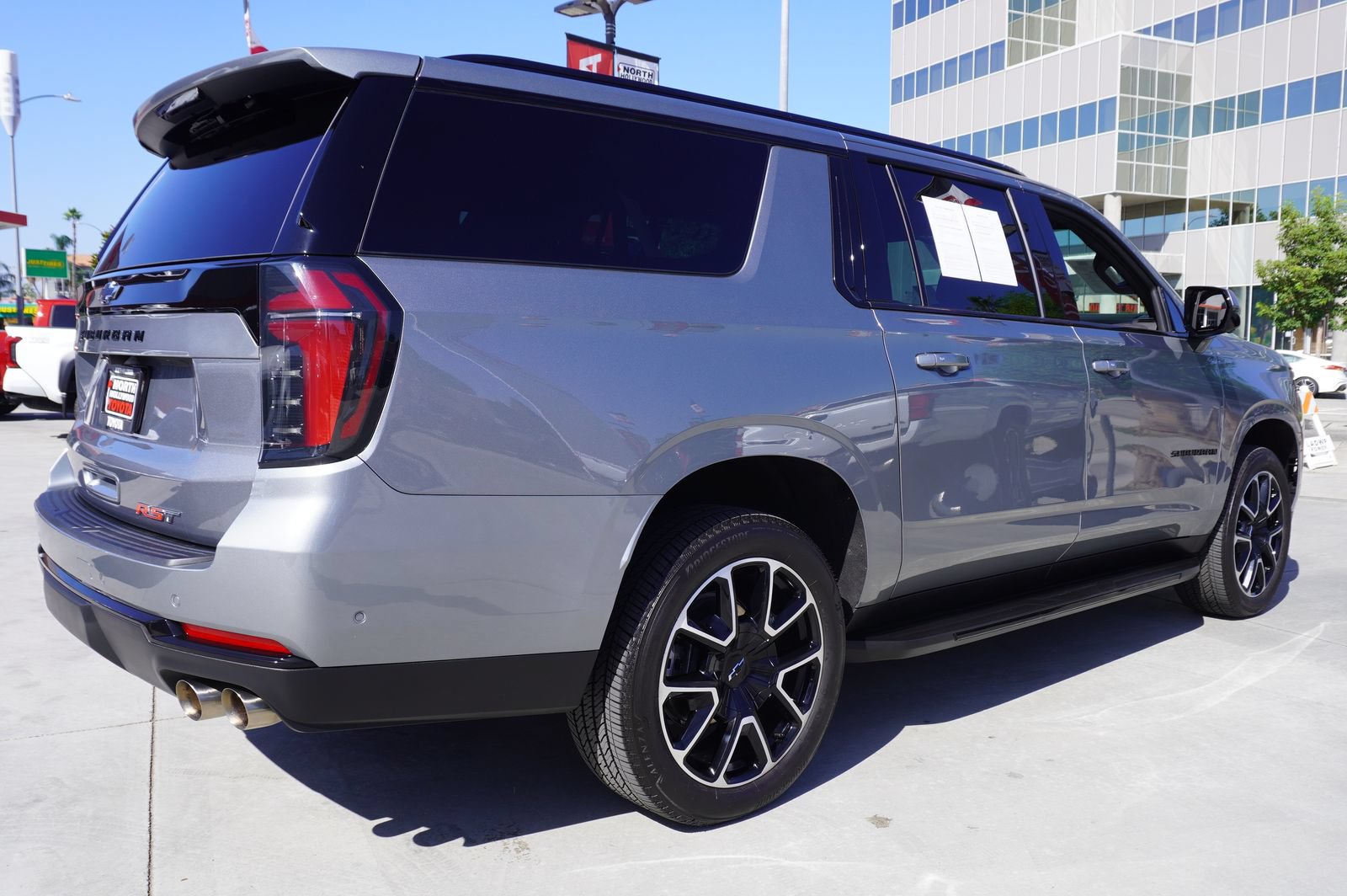 Used 2026 Chevrolet Suburban RST RWD image 7