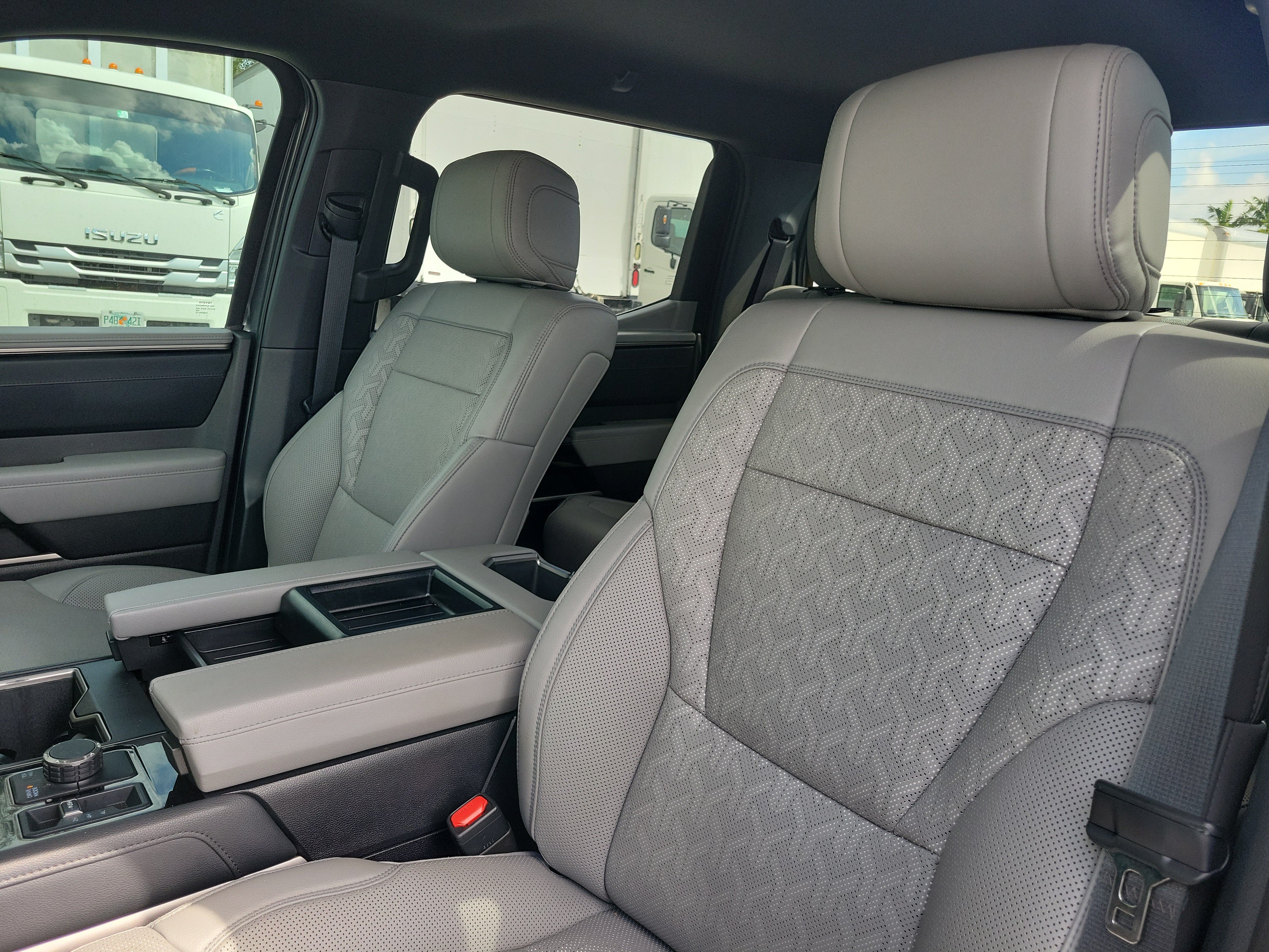 Used 2025 Toyota Tundra Limited AWD/4WD image 22