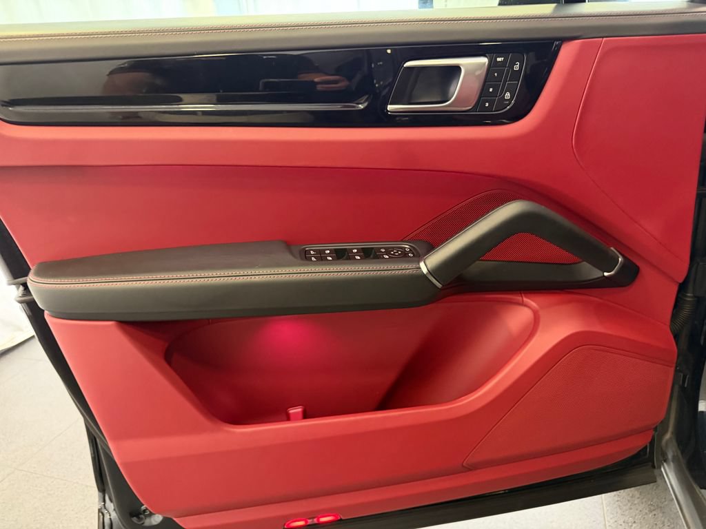 Certified 2023 Porsche Cayenne Coupe AWD/4WD image 13