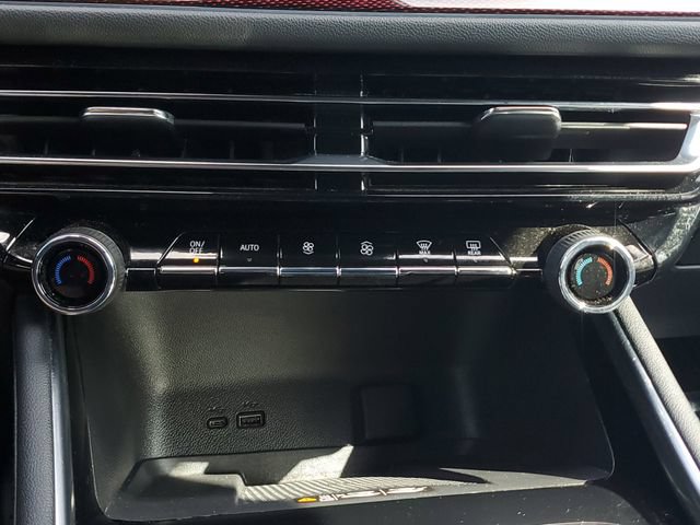 Used 2024 Chevrolet Traverse RS FWD image 31