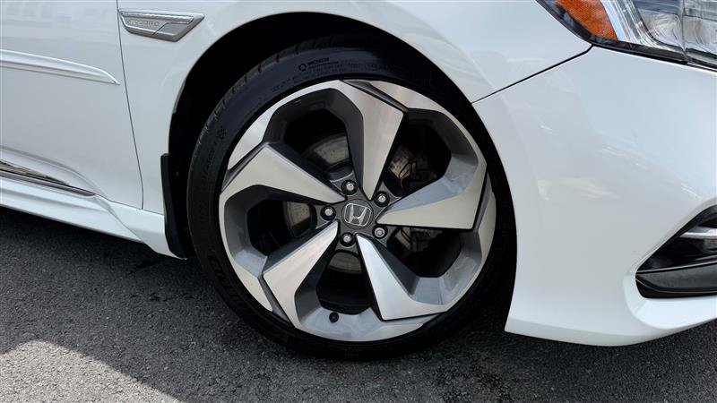 Used 2018 Honda Accord Touring image 14