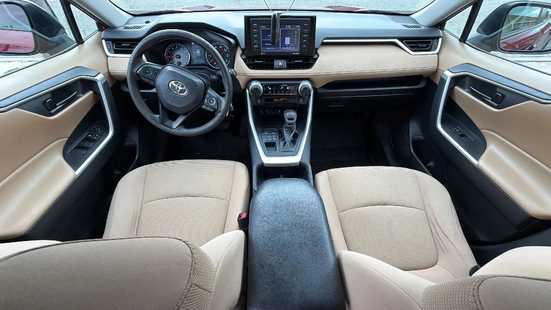 Used 2022 Toyota RAV4 LE AWD/4WD image 30