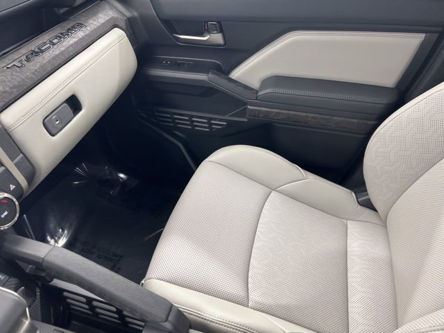Used 2025 Toyota Tacoma Limited image 20
