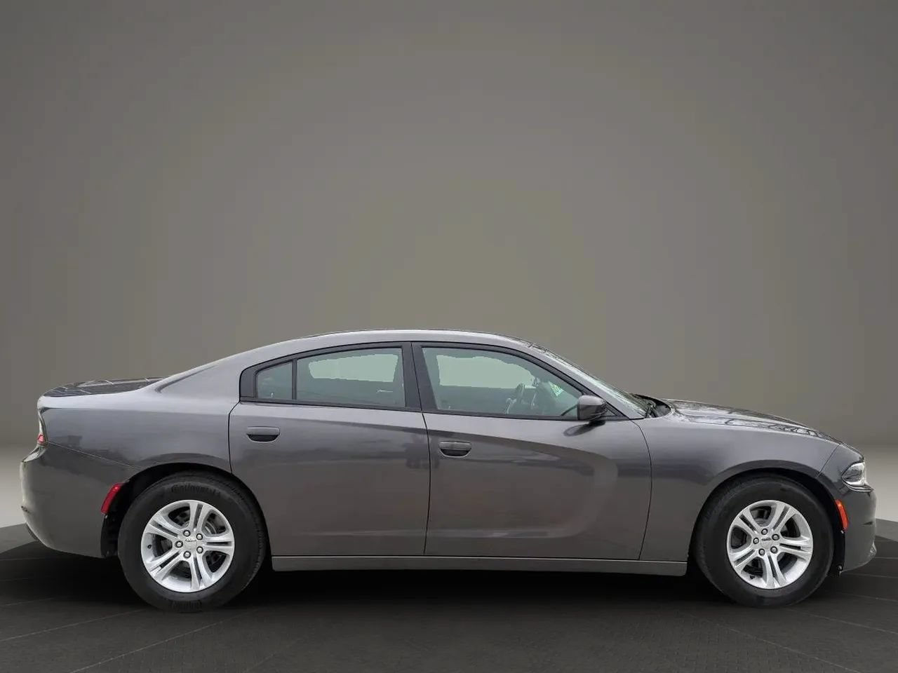 Used 2015 Dodge Charger SE w/ Popular Equipment Group RWD image 4