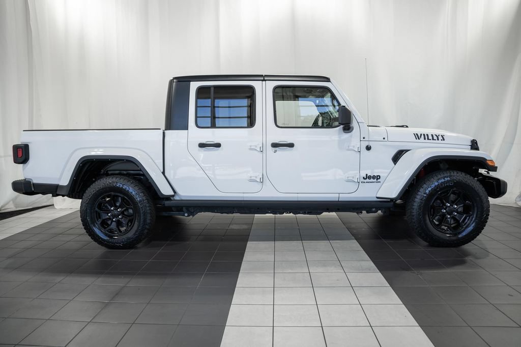 Certified 2022 Jeep Gladiator Sport AWD/4WD image 3