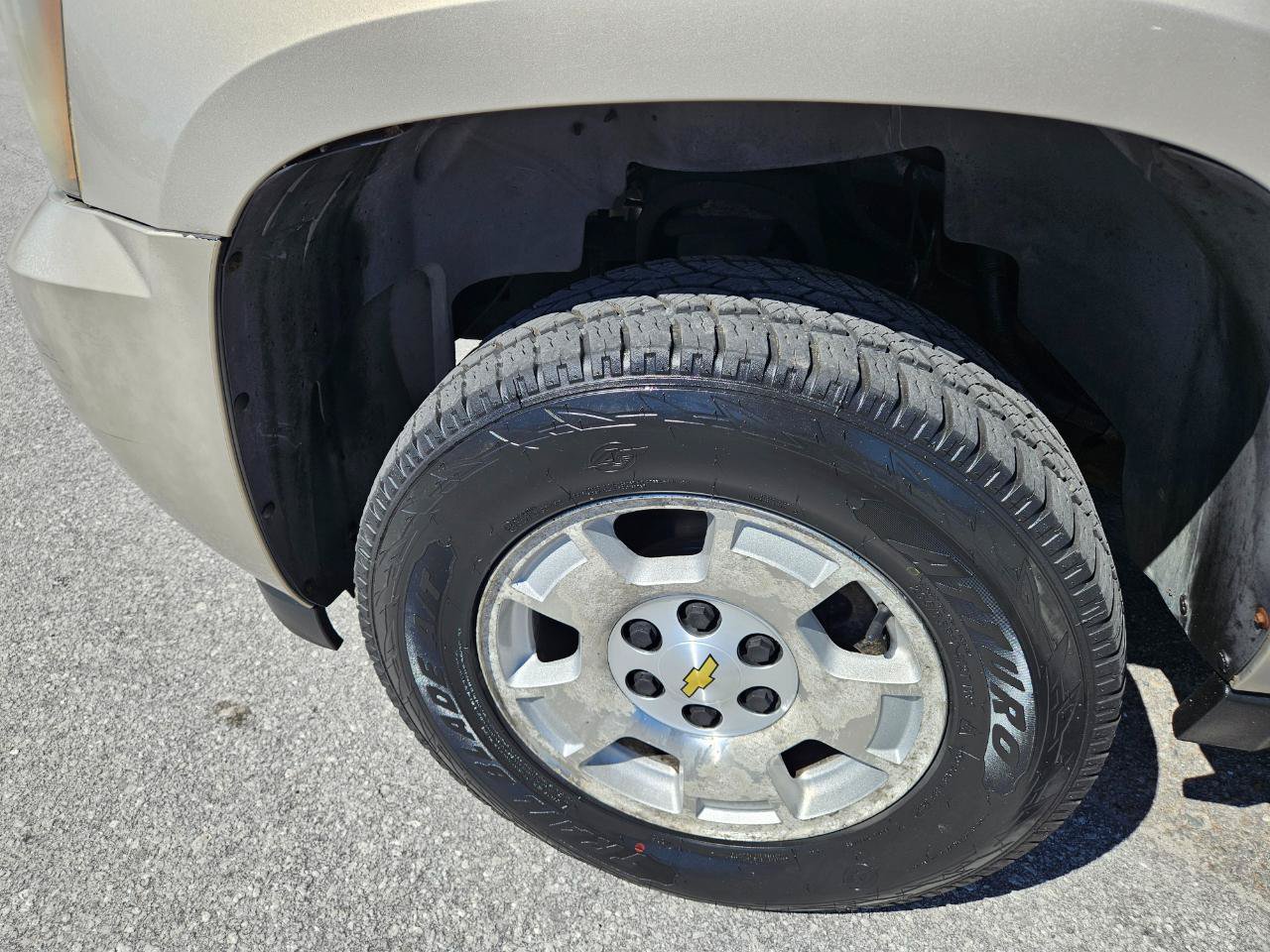 Used 2007 Chevrolet Suburban LT w/ LT Preferred Equipment Group AWD/4WD image 10