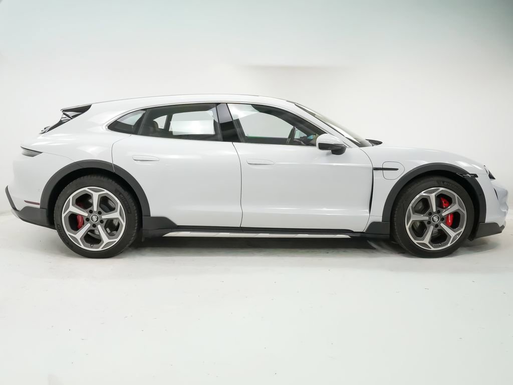 Used 2023 Porsche Taycan 4S w/ Performance Package image 9