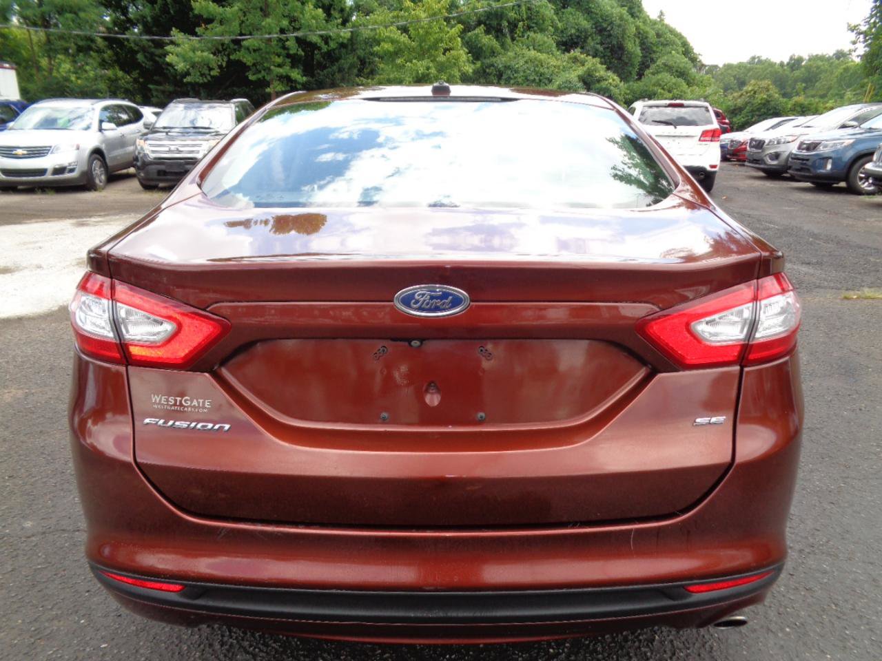 Used 2015 Ford Fusion SE FWD image 6