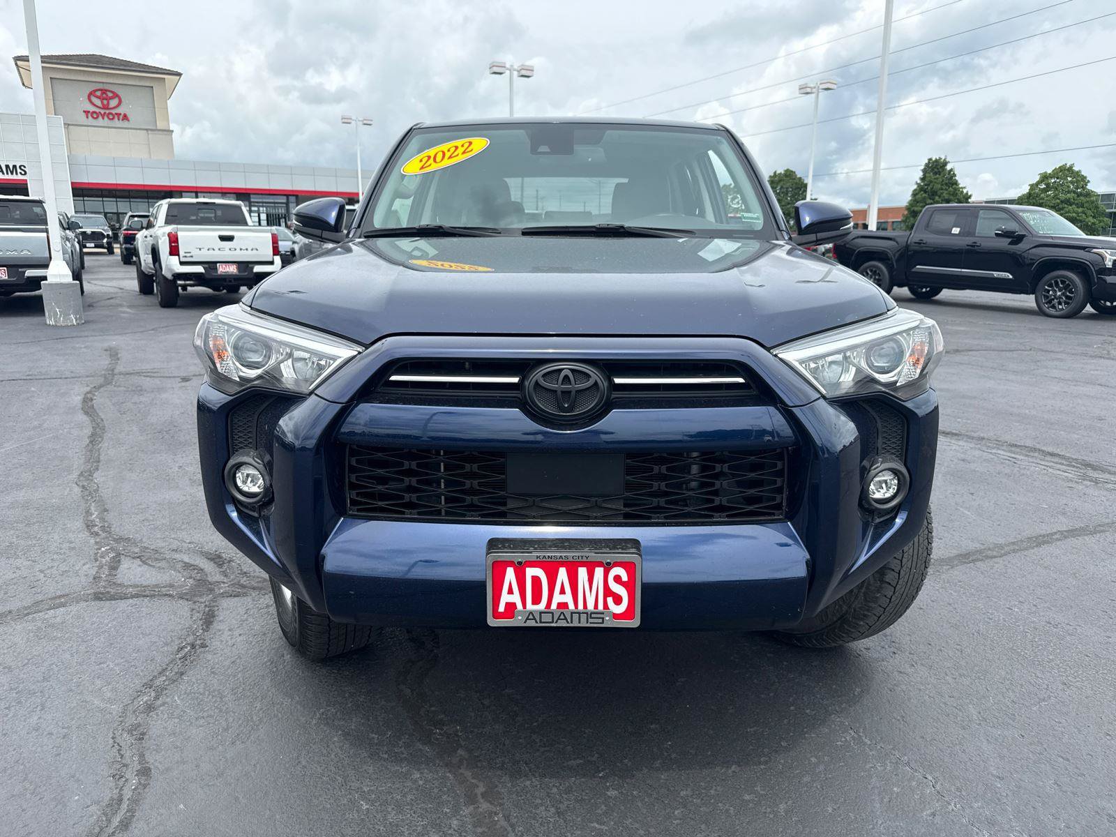 Used 2022 Toyota 4Runner SR5 Premium w/ Moonroof Package AWD/4WD image 3